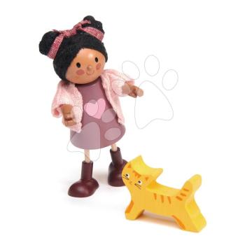 Fa figura cicával Ayana barátnő Tender Leaf Toys rózsaszín kabátban kép