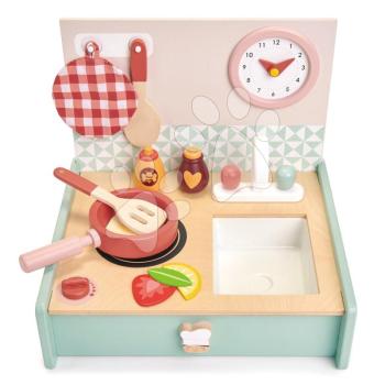 Fa játékkonyha dobozban Kitchenette Tender Leaf Toys órával palacsintasütővel és élelmiszerekkel kép