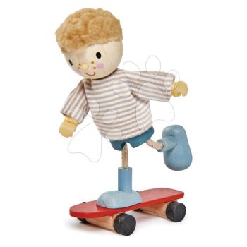 Fa kisfiú figura gördeszkán Edward And His Skateboard Tender Leaf Toys pulcsiban kép
