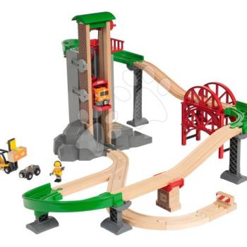Fa vonatpálya lifttel és raktárral Lift&Load Warehouse Set BRIO 32 részes híddal vonattal és figurával 3 évtől BRIO8874 kép