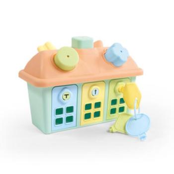 Formaegyezetős ház 3db zárható ajtóval kép