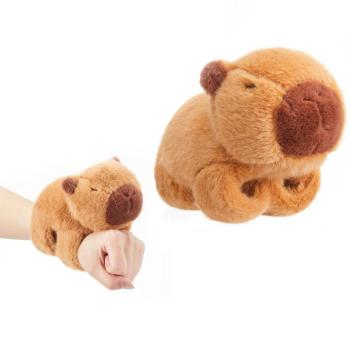 Mágneses Capybara Plüss Karkötő – Ölelős Csuklódísz (BBJ) kép