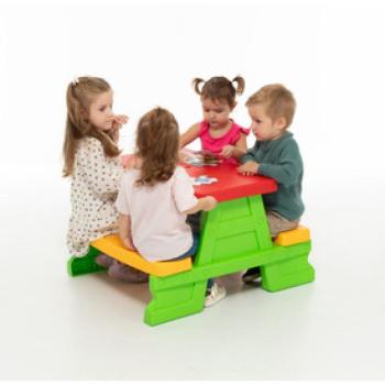 Piknikasztal vegyes színben kép