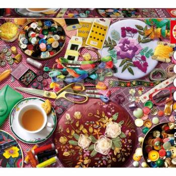 Puzzle The Sewing Table Educa 2000 darabos és Fix ragasztó kép