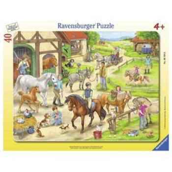 Ravensburger: A lovastanyán 40 darabos puzzle kép