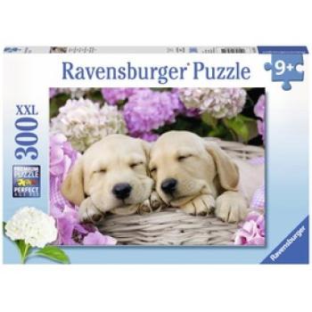 Ravensburger: Alvó kutyusok 300 darabos XXL puzzle kép
