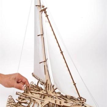 Trimarán hajó mechanikus modell - Ugears kép