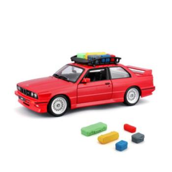 Bburago 1 /24 BMW 3 M3 tetőcsomagtartóval kép