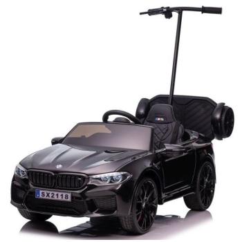 BMW M5 elektromos kisautó feketére festve vezetőrúddal kép