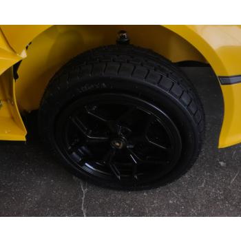 Tartalék felfújható kerék dísztárcsával Lamborghini Revuelto modellhez kép