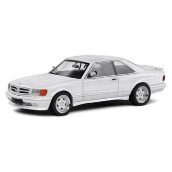 1:43 Mercedes Bez 560 AMG széles karosszéria Fehér kép