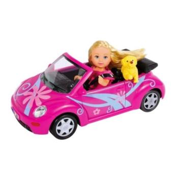Évike baba New Beetle autóval