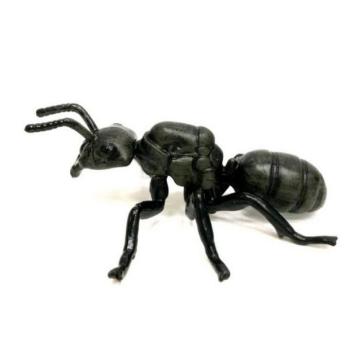 Fekete fényes hangya figura 9 cm kép