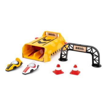 Indító rámpa kisautóknak Roll Racing Launcher BRIO sárga és fehér versenyautók bólyákkal és céllal