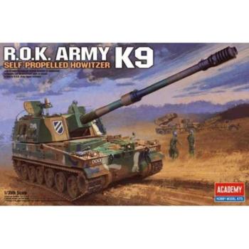 Model Kit military 13219 - R.O.K. ARMY K-9 SPG (1:35) kép