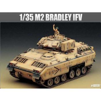 Modell készlet tartály 13237 - M2 BRADLEY IFV (1:35)