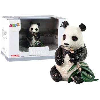 Panda figura bambusszal kép