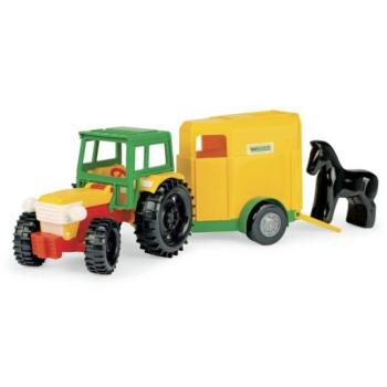 Traktor pótkocsival a lovaknak